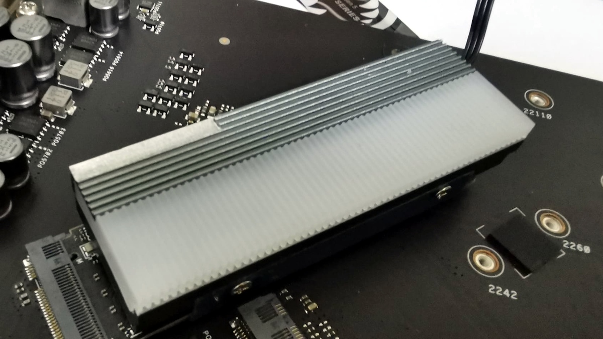 Tak wygląda SSD PCIe 5.0 dla największych fanów RGB LED