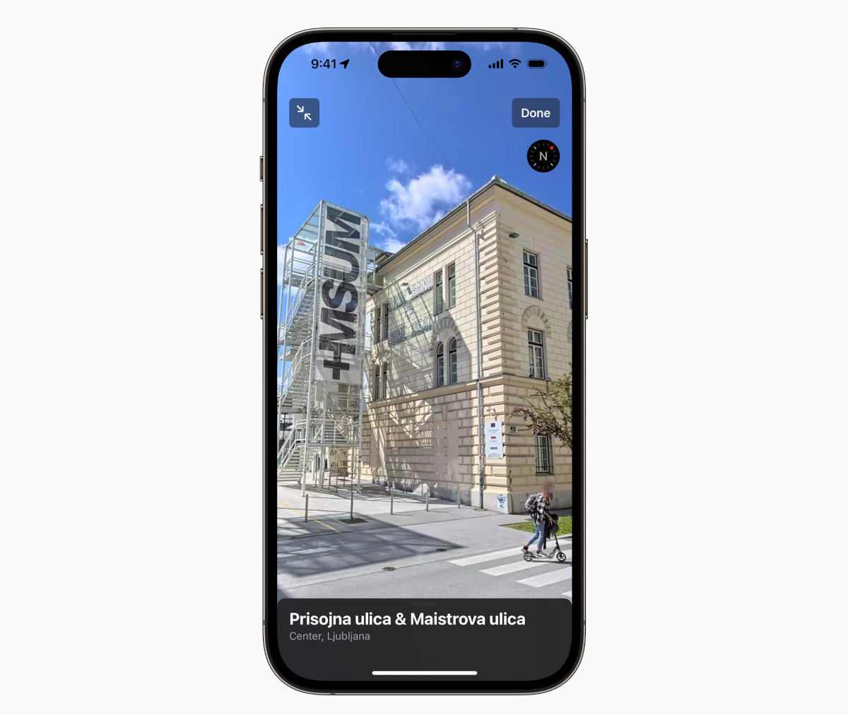 Funkcja Rozejrzyj się umożliwia użytkownikom wirtualne zwiedzanie różnych miejsc. Wzbogacają ja interaktywne obrazy z poziomu ulicy wraz ze zdjęciami 3D w wysokiej rozdzielczości.