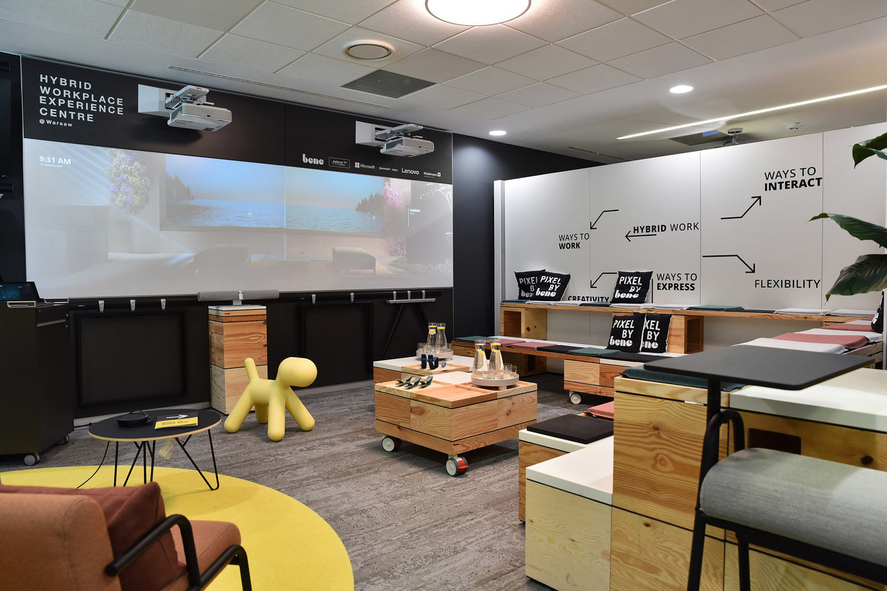 Nowoczesna przestrzeń biurowa w Jabra Hybrid Work Experience Center