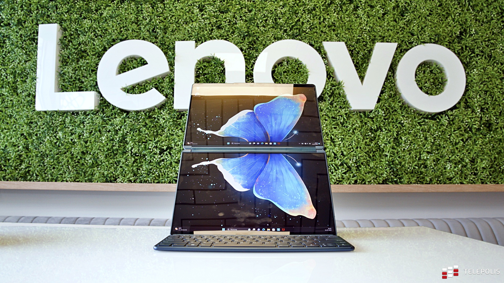 Laptop Lenovo z podwójnym ekranem OLED debiutuje w Polsce