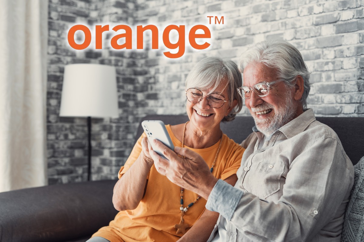 Orange pokaże seniorom, jak korzystać ze smartfonu