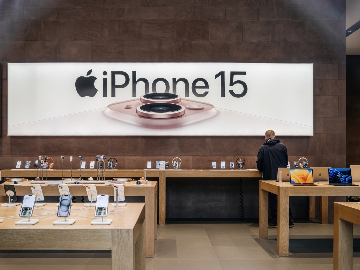 Apple chwali się rekordową sprzedażą iPhone'ów