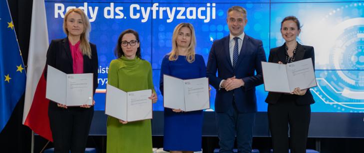 Polska cyfryzacja chodzi w szpilkach. Radę przejmują kobiety