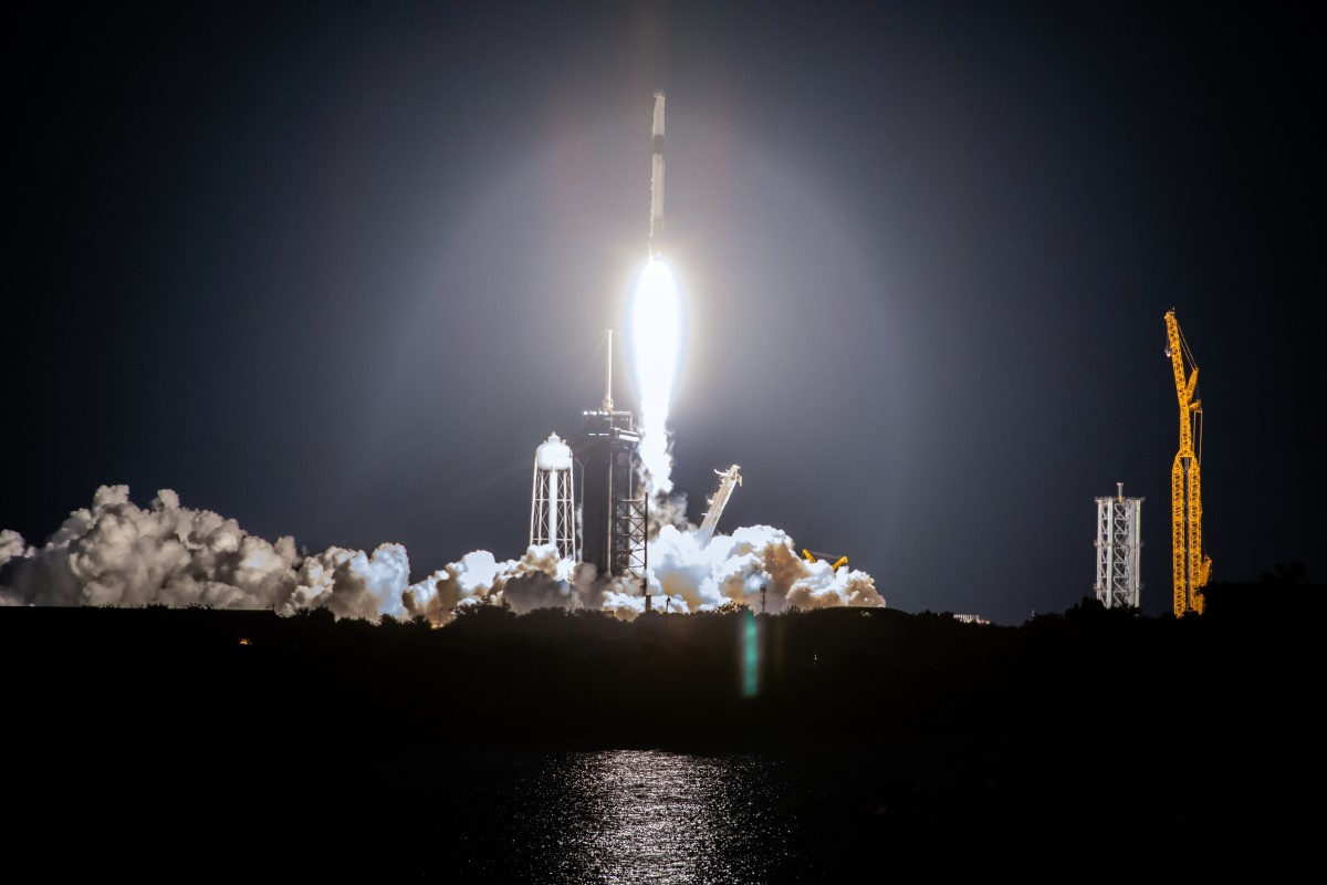 Zasięg komórkowy z satelity: Elon Musk wysłał na orbitę nowe Starlinki