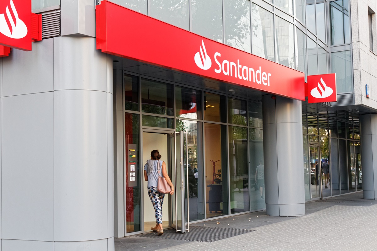 Klienci Santander Banku robieni w konia. Chwila i tracisz pieniądze