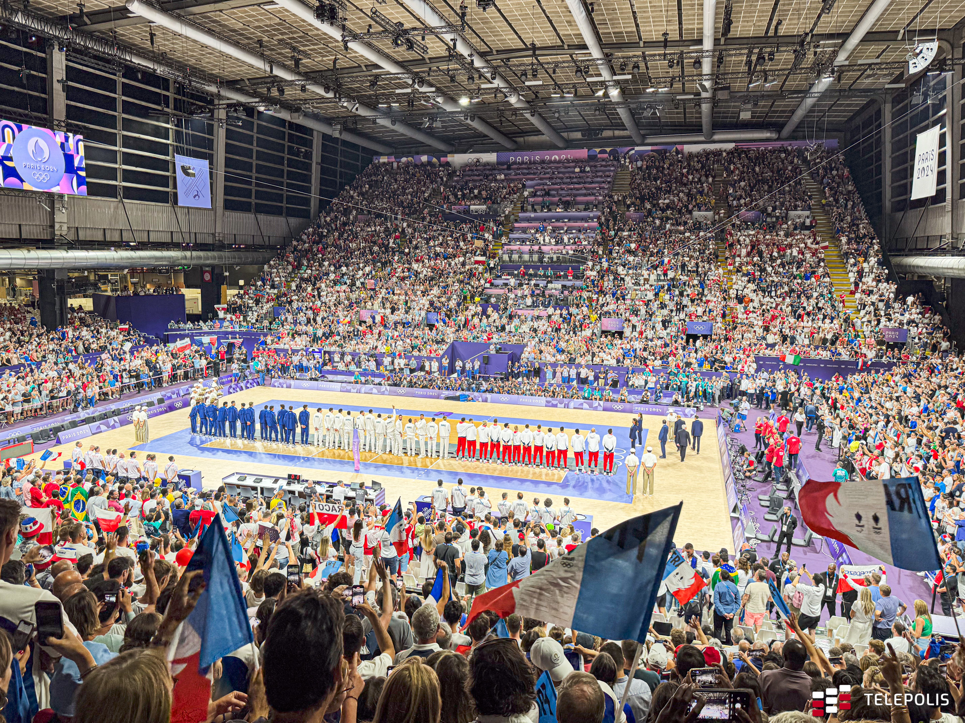 Pełny stadion - Olimpiada w Paryżu - finał siatkówki mężczyzn