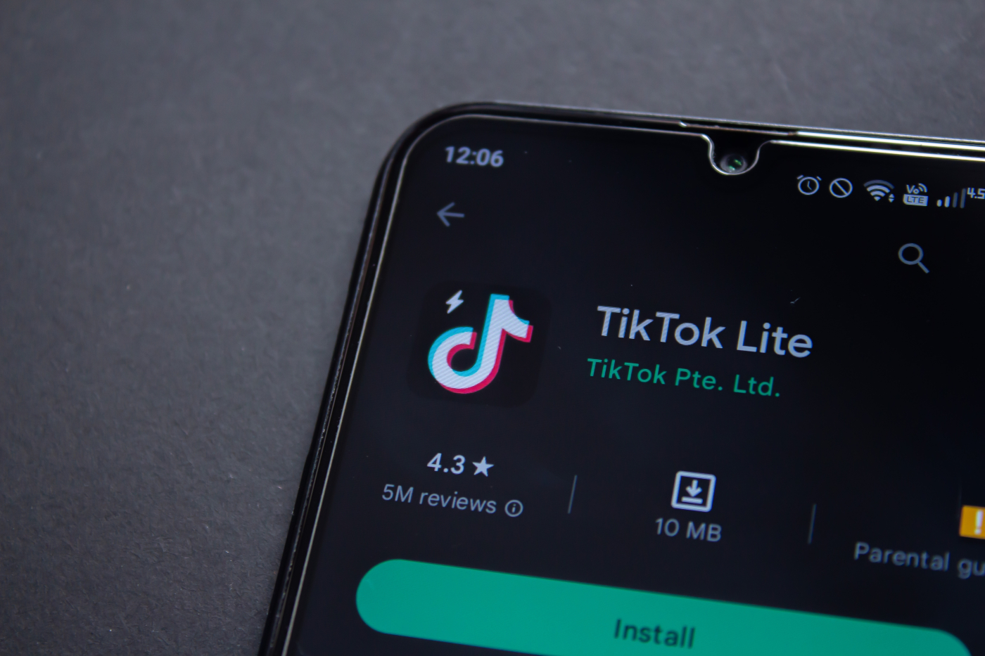 Unia nie odpuszcza. TikTok musi wycofać jedną z opcji