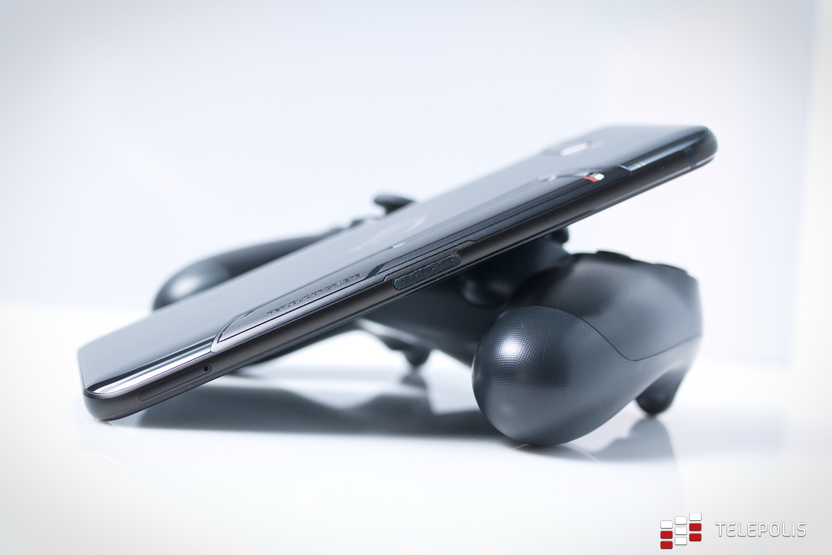 Asus ROG Phone II - lewa krawędź