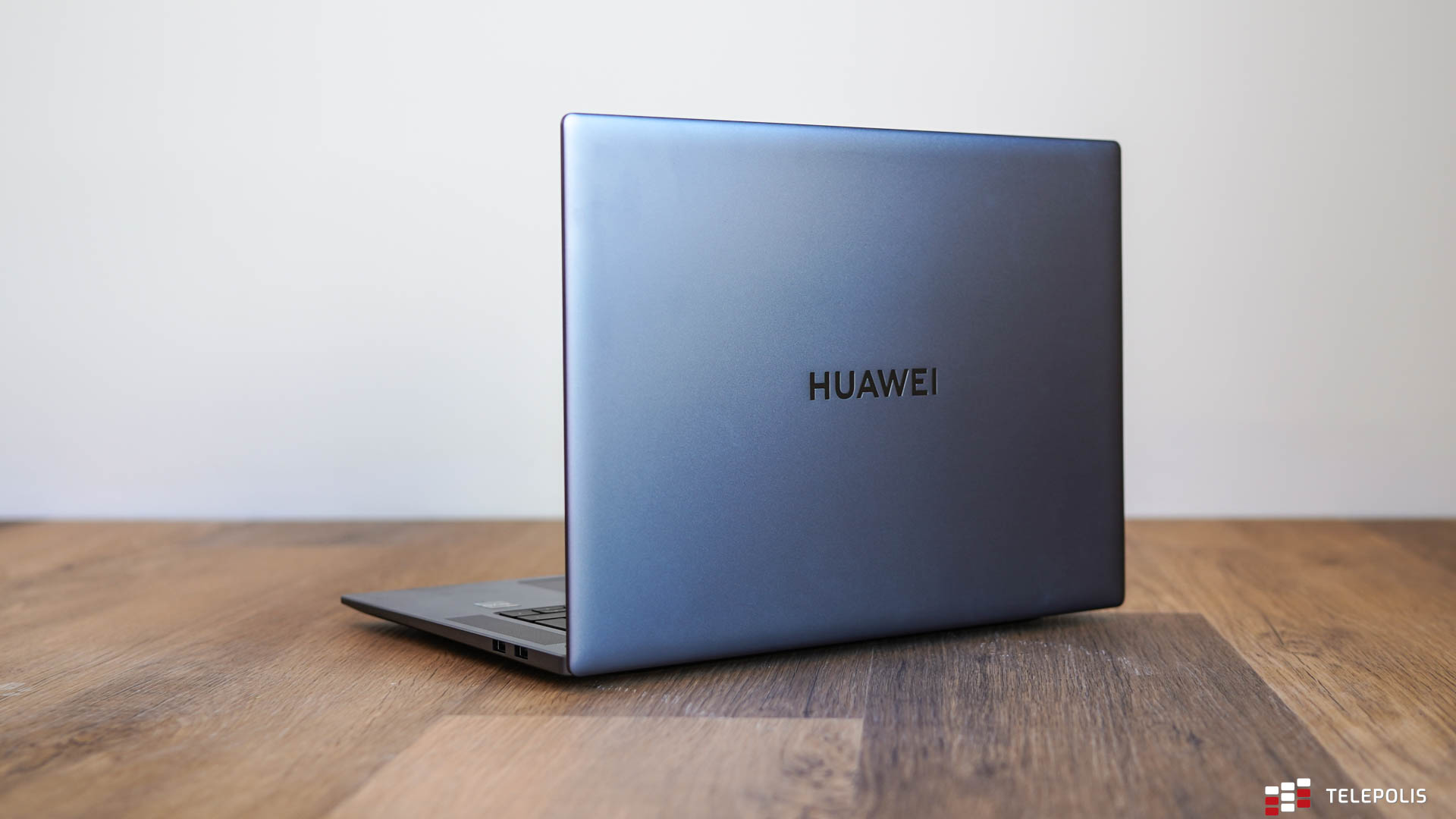 Huawei MateBook 16s 2023 widok ogólny z tyłu