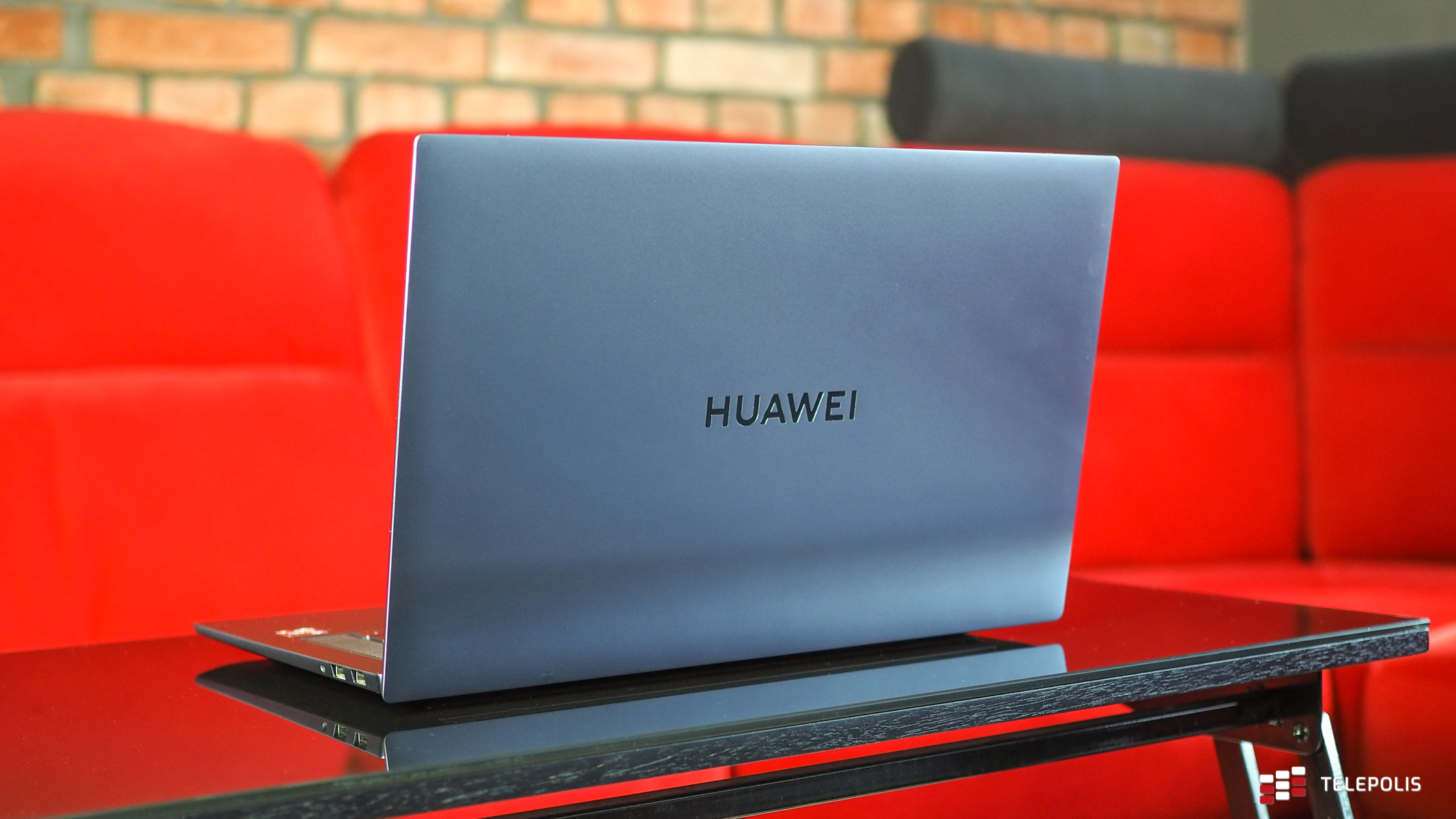 Huawei MateBook D 16 widok ogólny tył