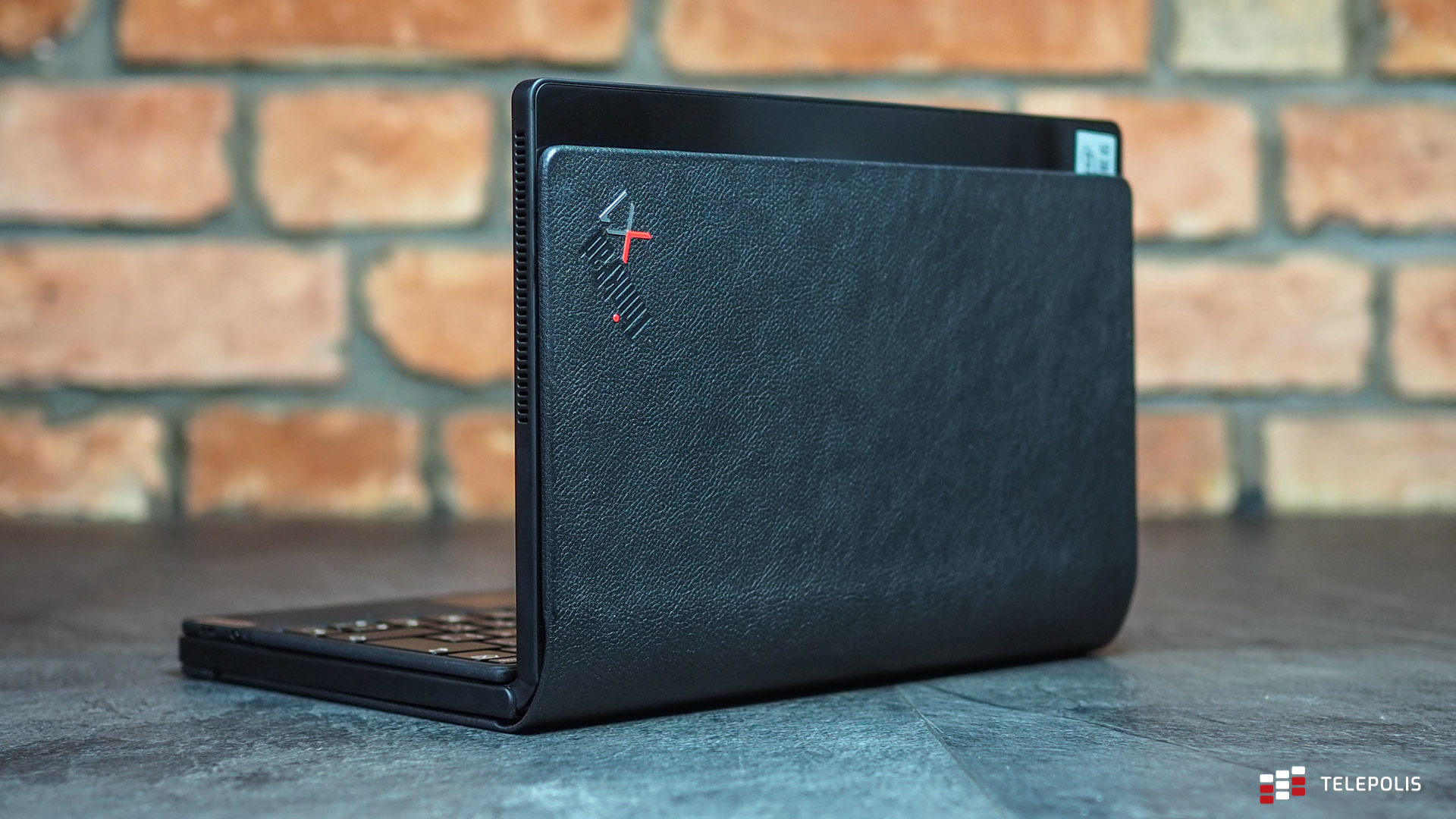 Lenovo ThinkPad X1 Fold z tyłu