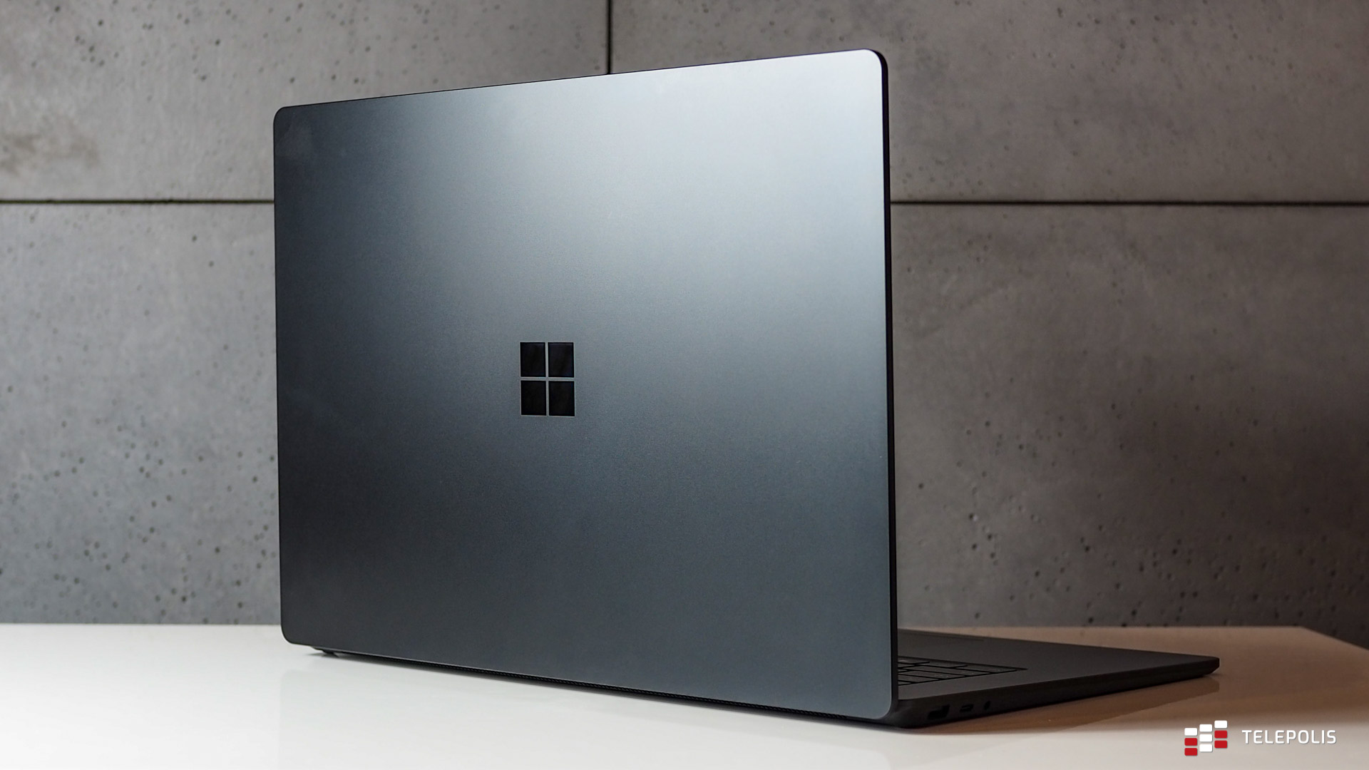 Microsoft Surface Laptop 4 tył