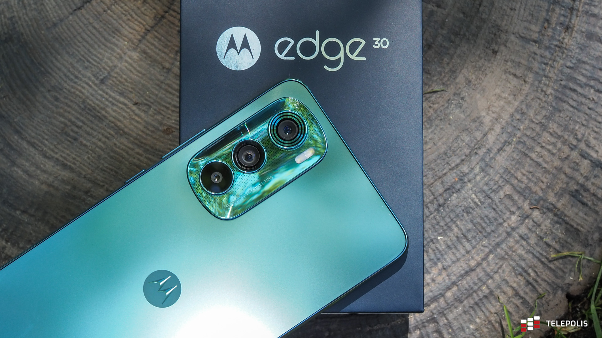 Motorola Edge 30 na pudełku