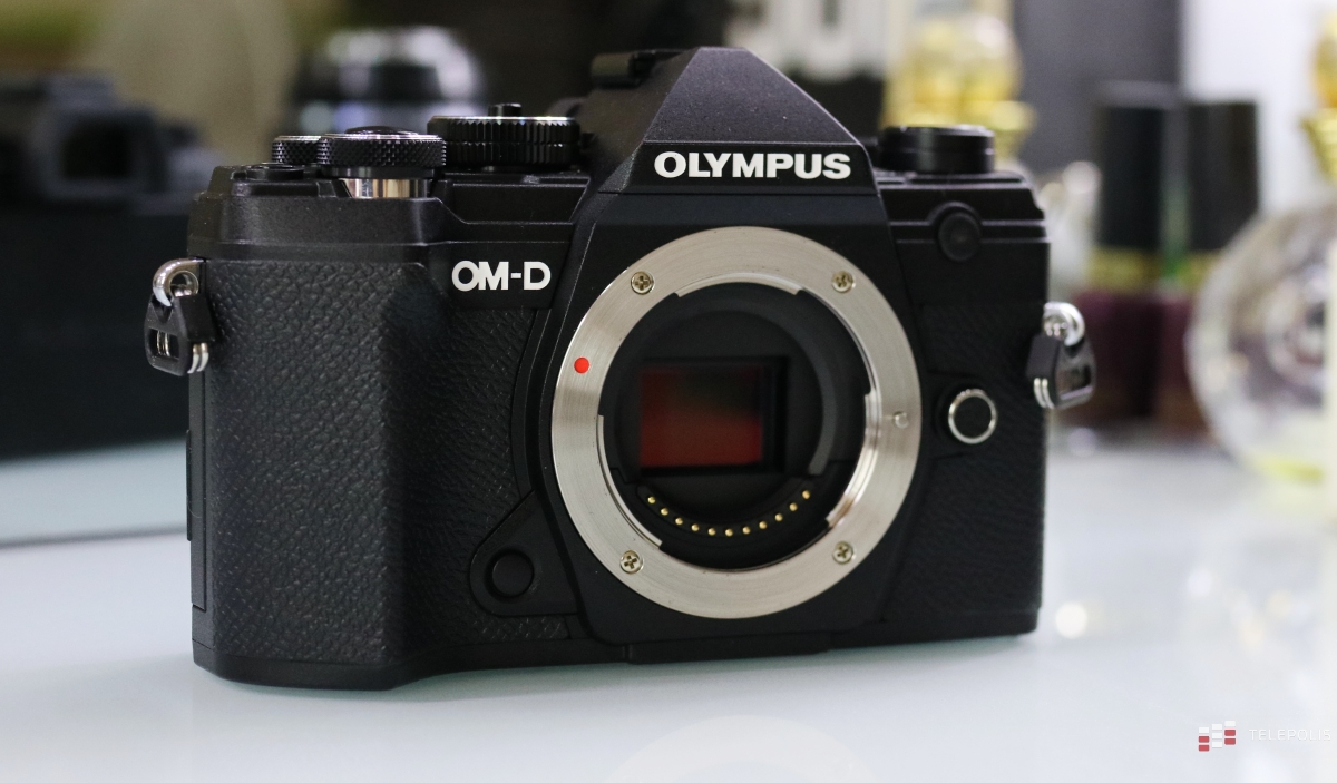 Olympus OM-D E-M5 III grip